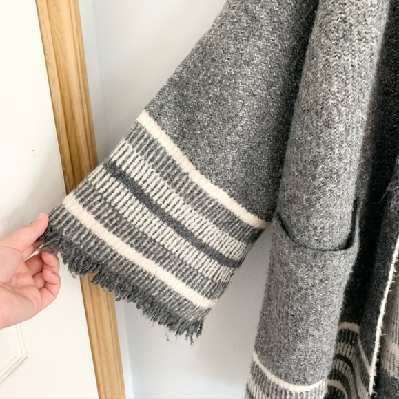 Zara Chunky Knit Oversized Fringe Cardigan Gray - Picture 7 of 9